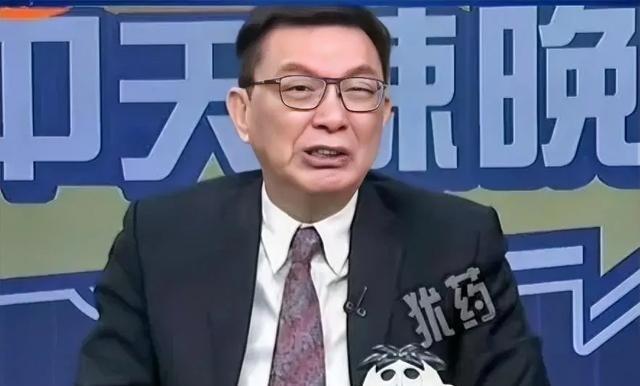 苑举正说得好，当年佩洛西窜台，海峡中线没了，如今133舰队过航横当水道，直接“切