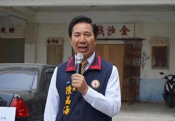 金门县长陈福海，曾经直接把话撂桌上："金门全县，从八十岁的老人到三岁的娃，没一个
