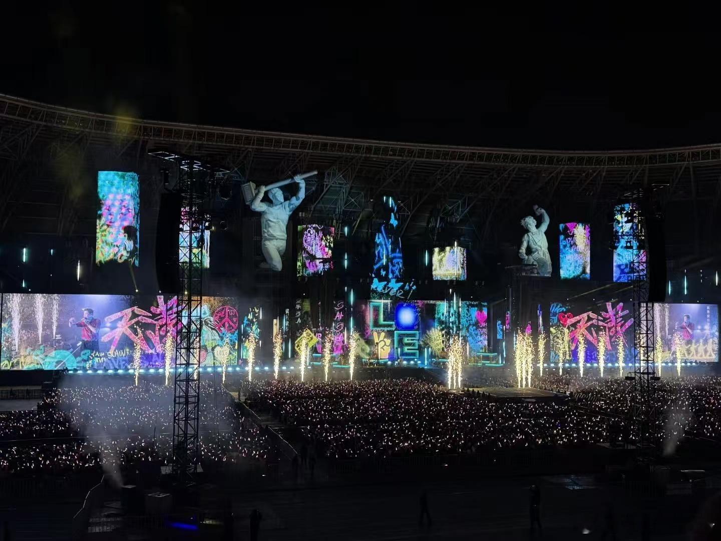 陶喆的钱真的花在基建上了 ：限高是什么？根本不存在的！直接给1500平大屏幕搬上