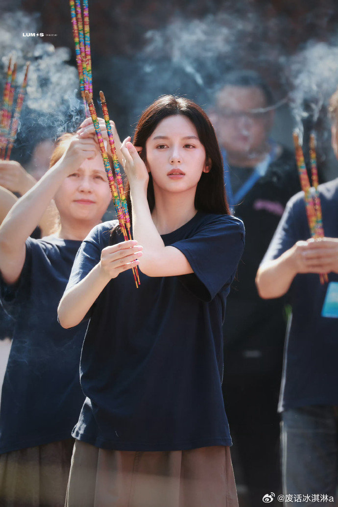 周也潮热雨季未解之谜周也新剧解锁奇幻现偶人设，破碎清冷感拉满，雾幻境搭配双向救赎
