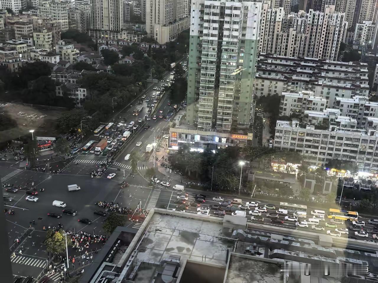 广州楼市爆了！日光盘重现，核心区房价有变
 
最近广州楼市那叫一个热闹，居然出现