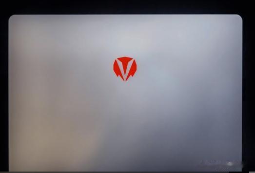神舟竟然悄悄更换了新Logo，这外形酷似古代头盔面具，RGB灯效+红色设计还挺养