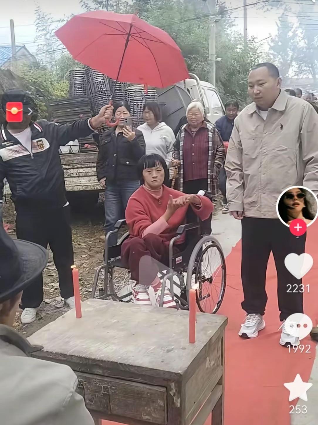 看到这个视频百感交集，不知道怎么说，她都不知道那天是什么情况，突然间一大堆陌生人