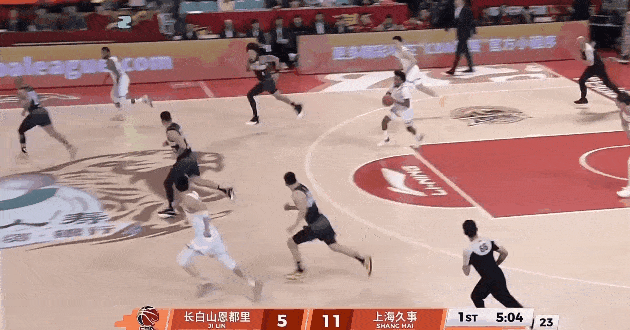 家人们，刚看完吉林对上海这场开局，我直接坐不住了！

第一节，张镇麟快攻中直接起