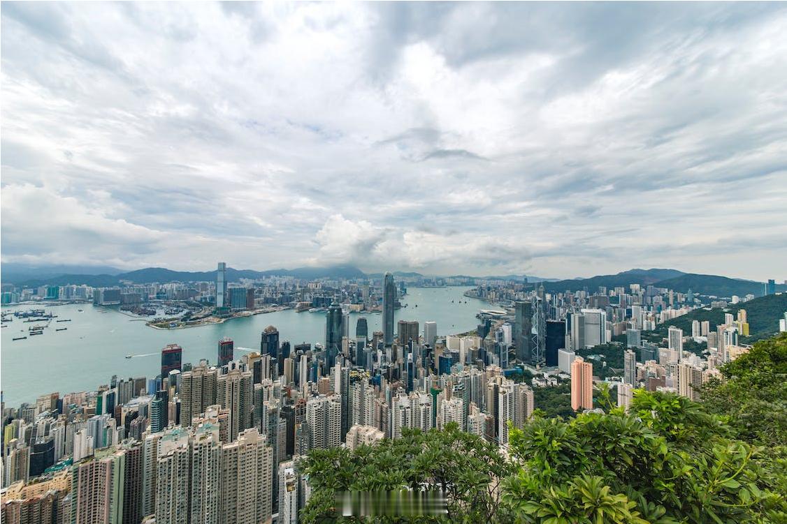 【香港楼价连升十一个月，见逾两年高位】不过，有分析认为，利率短期再回落的空间不多