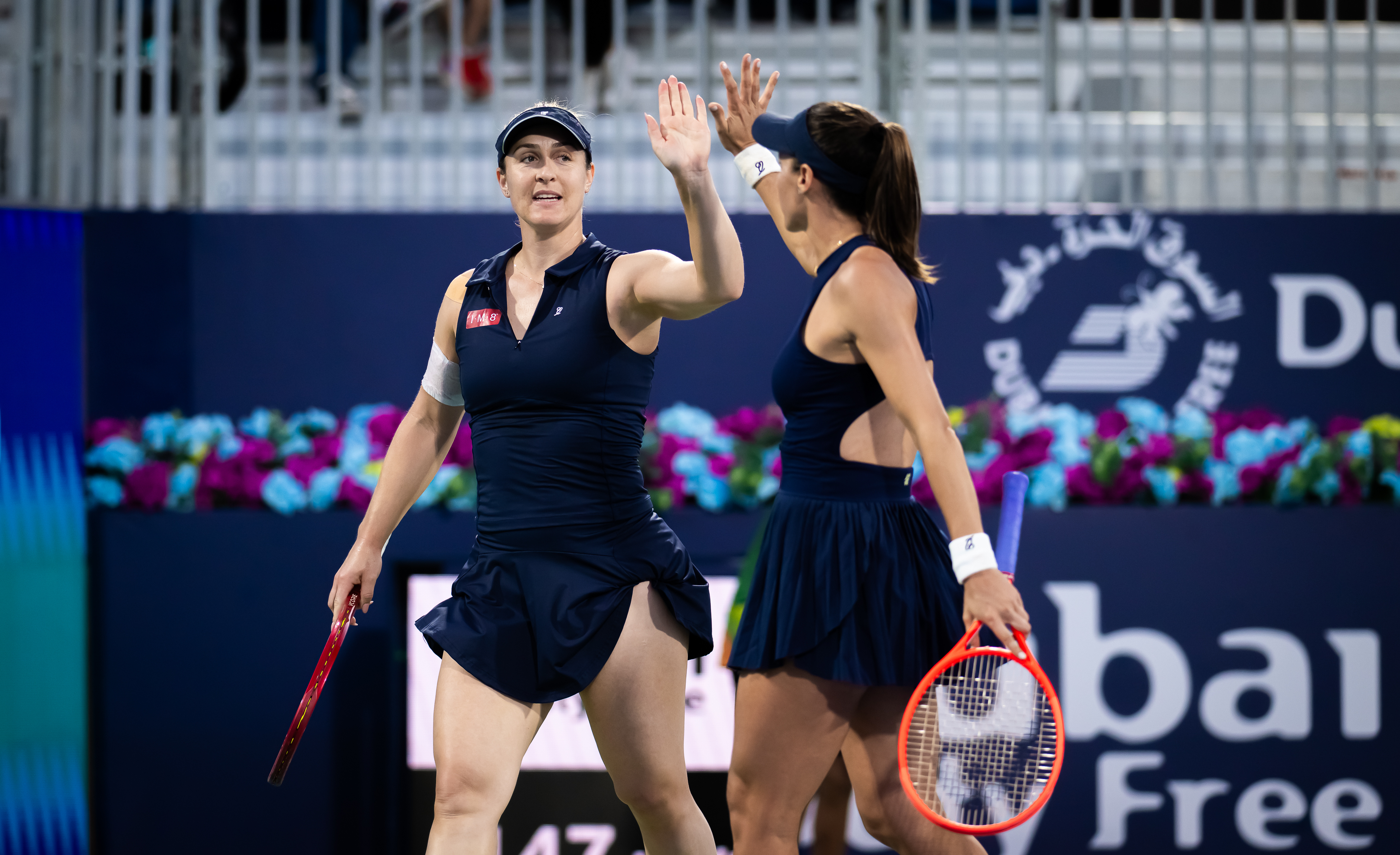 WTA1000迪拜站双打半决赛，5号种子达布劳斯基/史蒂芬妮以4-6 6-2 1