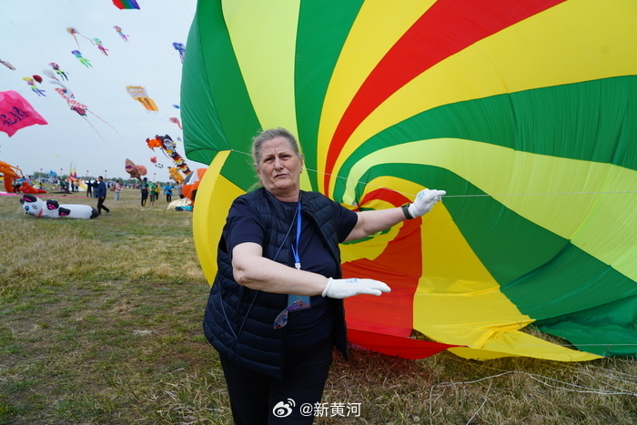 【#全球2370只风筝都来潍坊啦#】4月18日，2026“发现宝藏山东”主题旅游