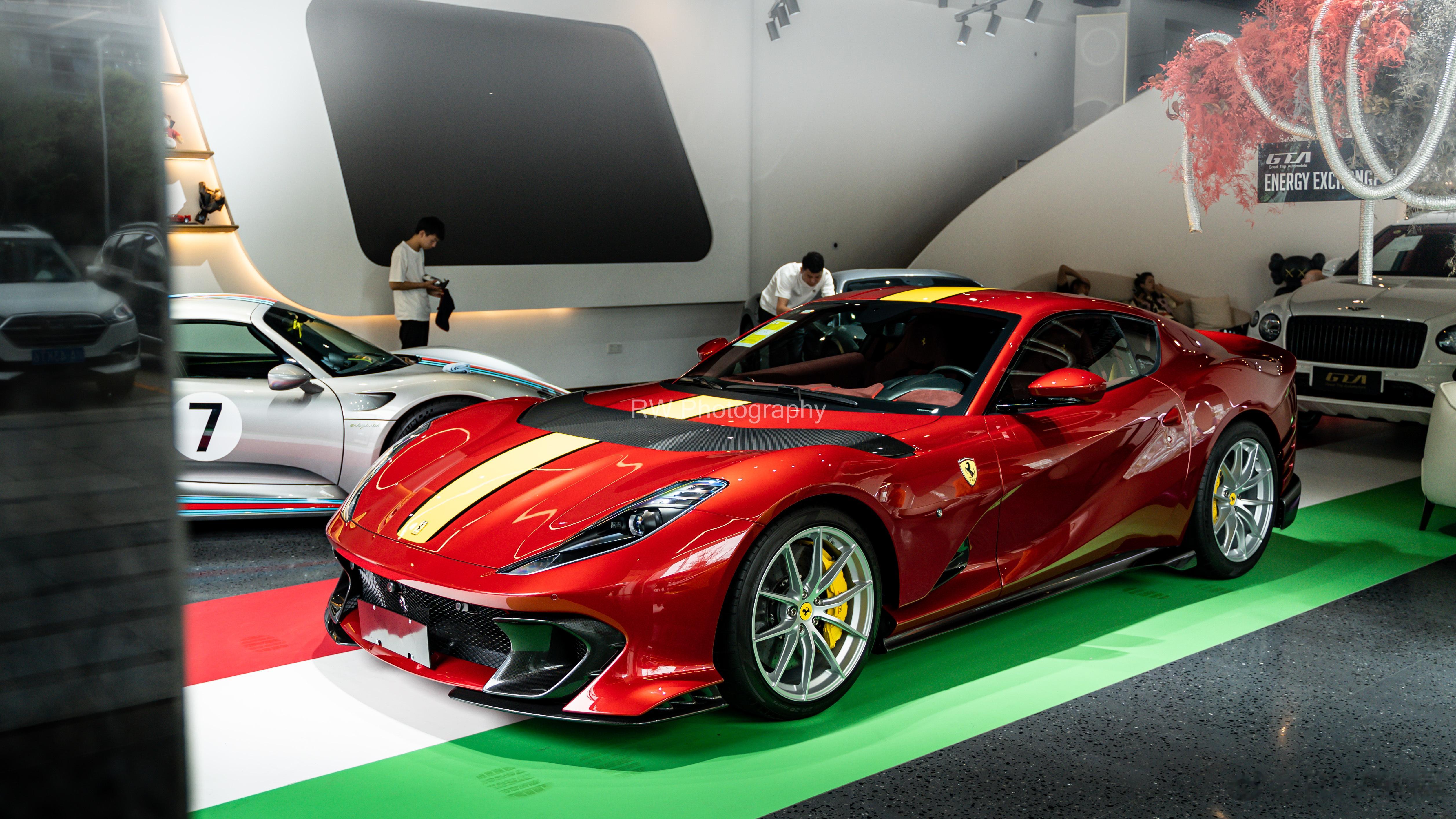 Ferrari 812 Competizione比Superfast还要Supe