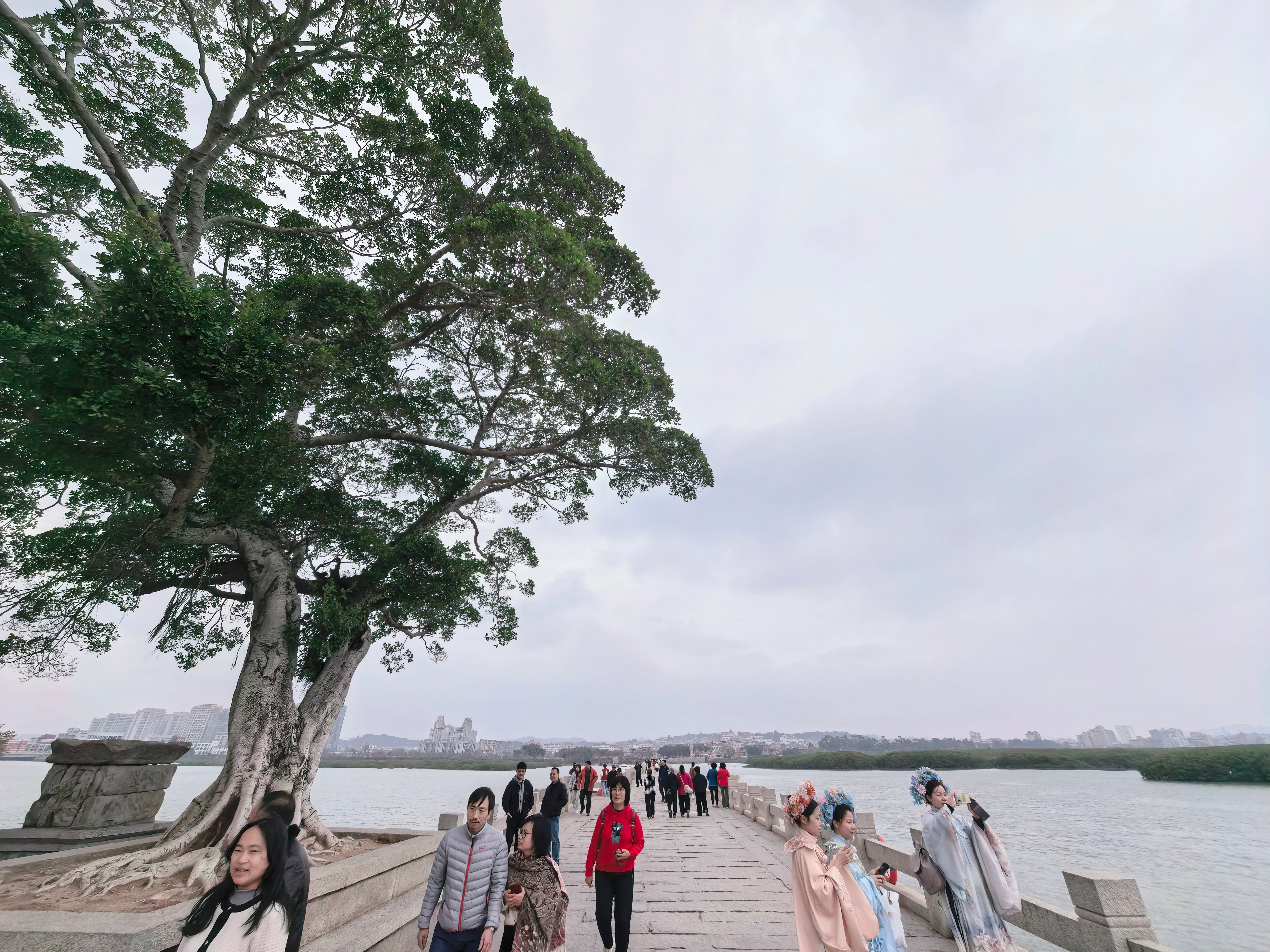 感知幸福中国福建行 千年前的海上奇迹，今日仍令世人惊叹！漫步洛阳桥，不仅是在品读