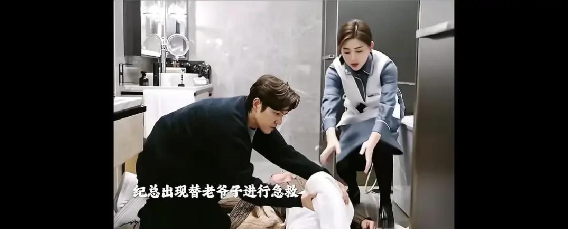 魏婉君在浦荣酒店才是真正的隐形大老板。
六年前她退到幕后，把前台让给侄子魏思源。