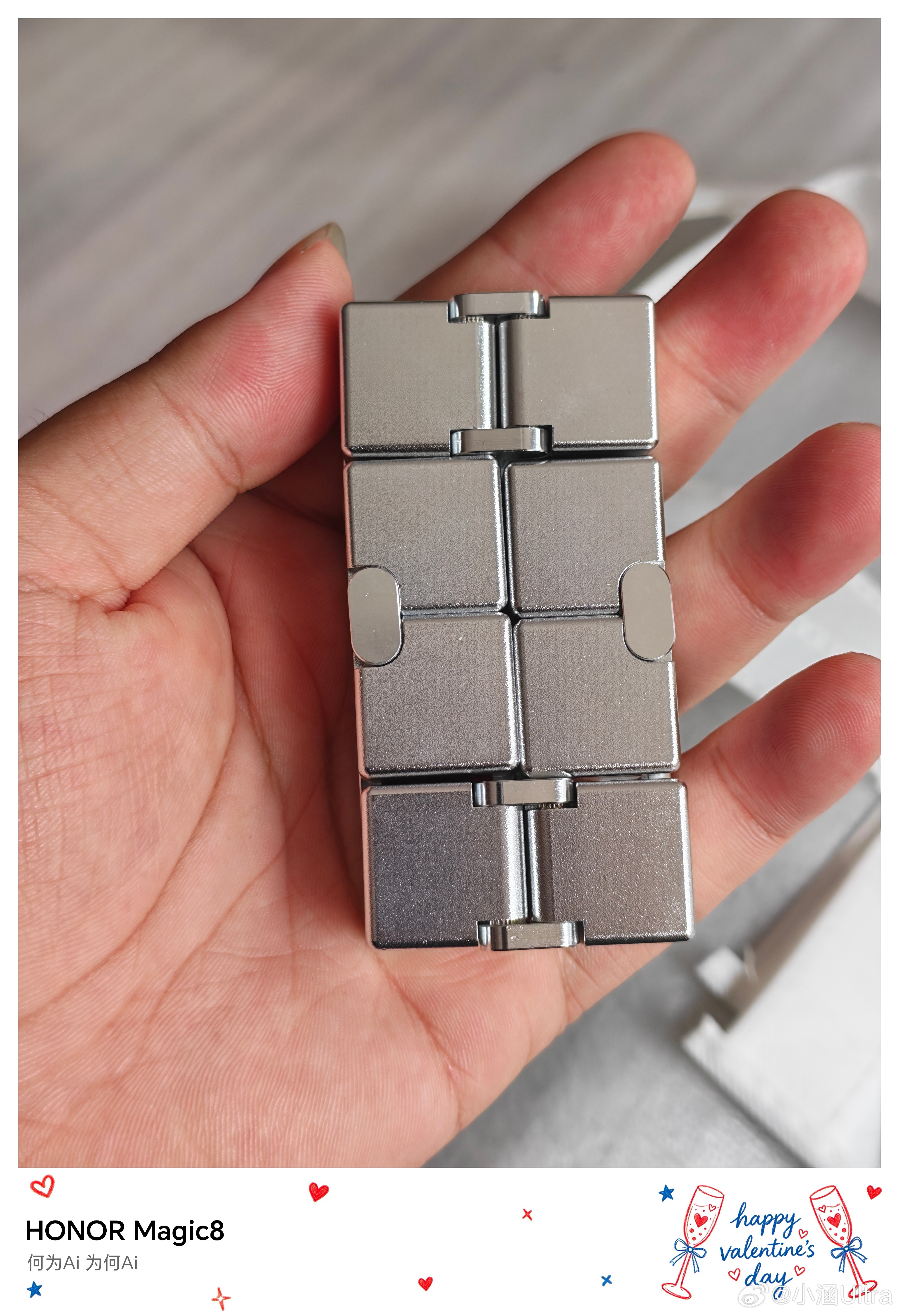 收到了新一代续航王者荣耀X80 Pro Max的邀请函 这个金属的小玩具还挺有意
