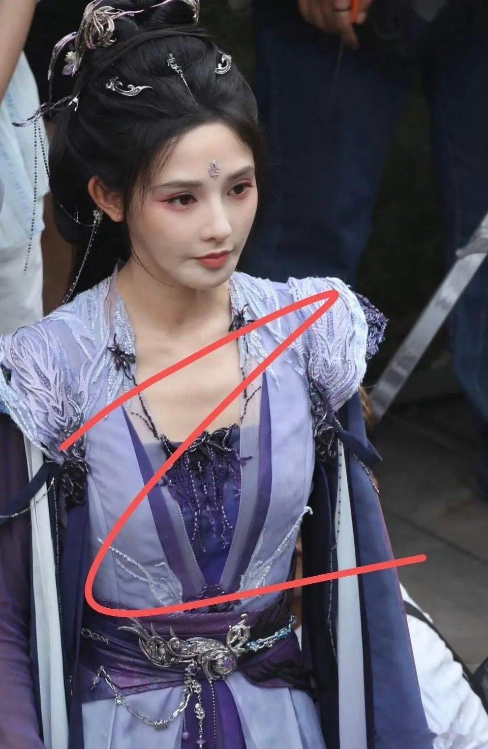 看彭小苒暗河传的路透感觉还是不错的 ​​​