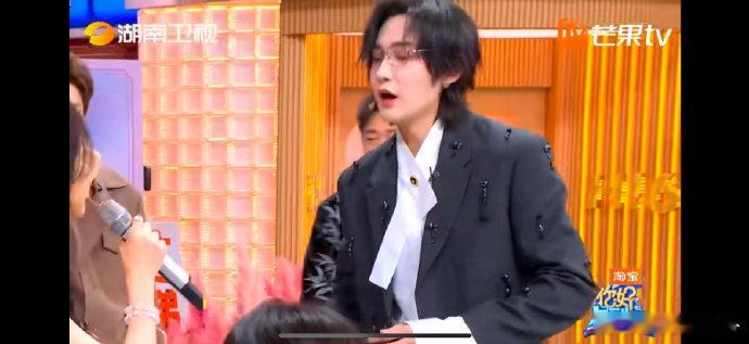 侯明昊 古风小生你不乘哦你好星期六侯明昊侯明昊的古装扮相真的自带氛围感，剑眉星目