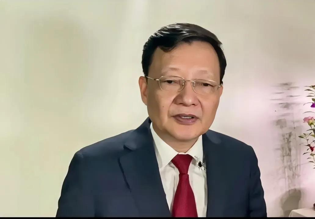 知道股市为什么涨了吗？因为李大霄不发股评了，李大霄为了全国股民好，暂时不出声音了