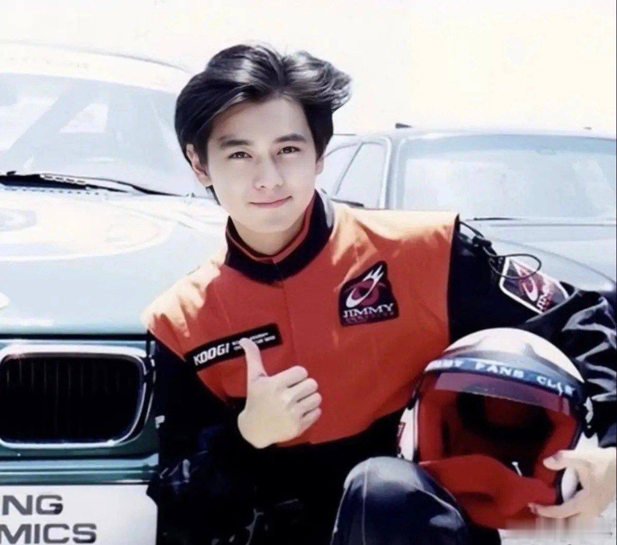 林志颖最火的时候去服兵役了  大家想当初也是没有想到他是在这么火的时候就去服兵役