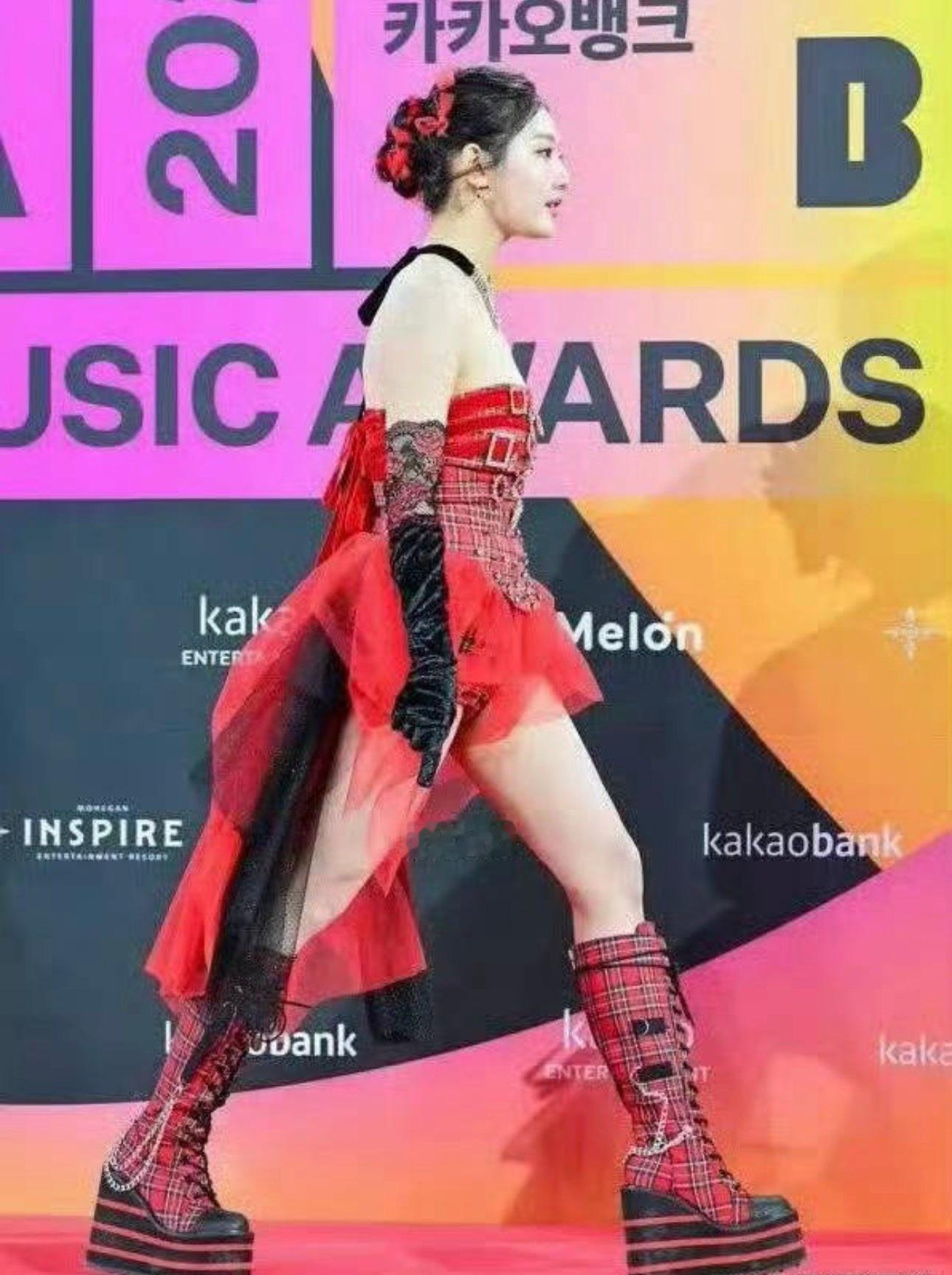 【twi热议】韩国女团成员宁艺卓的体态引起热议，这还是爱豆吗