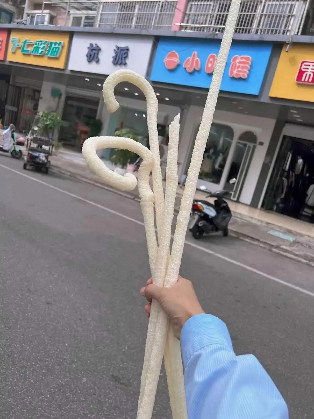 这个我们小时候都吃过，现在很少见了，请用你所在地的方言说出这个叫什么[奸笑]