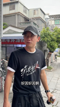 郑恺挑战全天说粤语路演现场郑恺化身粤语学习者，全天坚持用粤语交流互动，起初磕磕绊