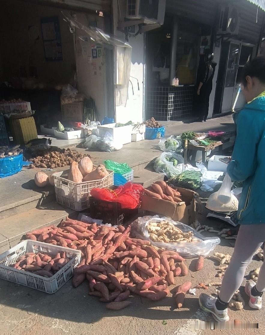 你问我答随着国际外部经济环境不好，国外中东俄乌战争不断，国内向外型经济也有下行趋