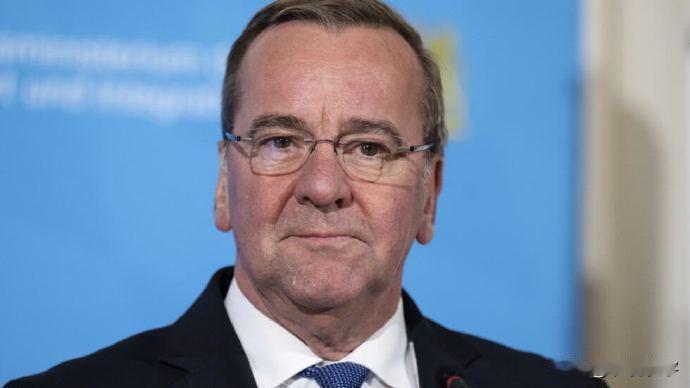 4月25日，德国国防部长皮斯托留斯表示：“他否认了俄军武器弹药即将耗尽的说法，他