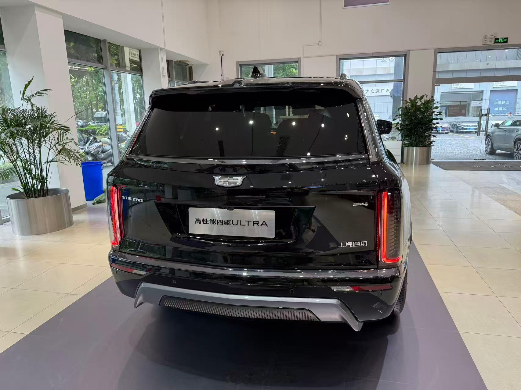 凯迪拉克 好久没进店了今天去修车，偶遇凯威德和XT5的 PHEV版本各位车友，你