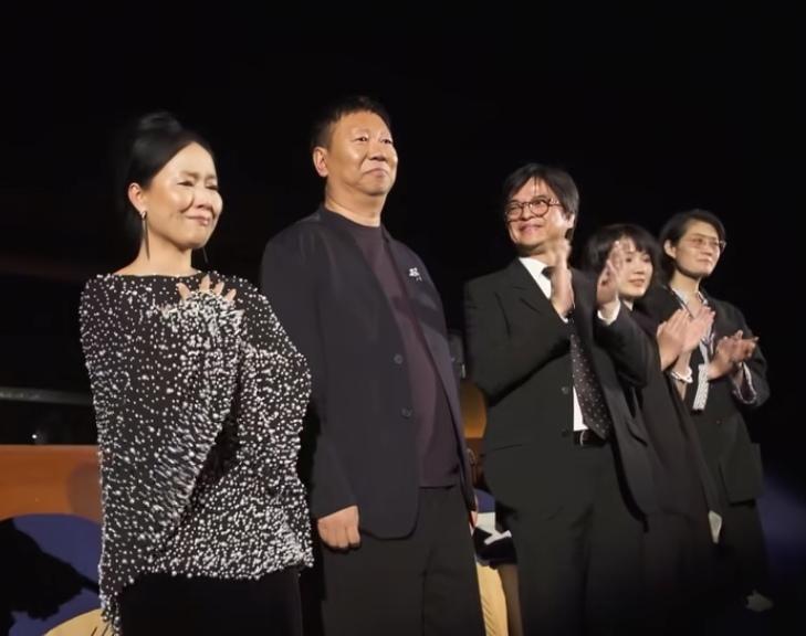 深挖电影《监狱来的妈妈》系列之一：主创内幕。
 《监狱来的妈妈》舆论愈演愈烈，大