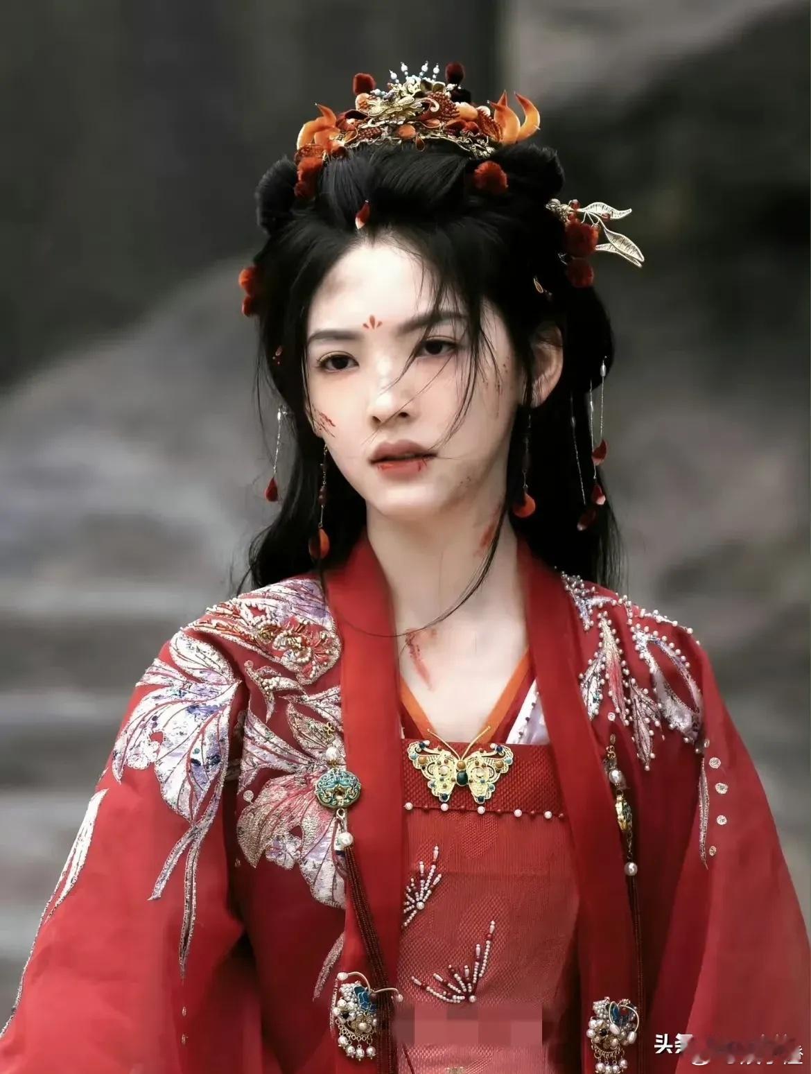 真想不到章若楠古装造型这么美！原来她还没演过古装女主，一直都是现代戏！这客串了古