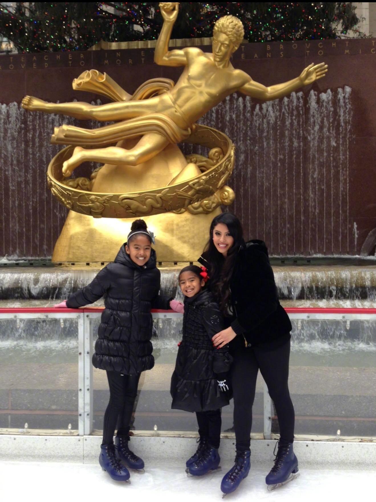 瓦妮莎祝大女儿娜塔莉亚23岁生日快乐！瓦妮莎写道：生日快乐，娜塔莉娅-布莱恩特，