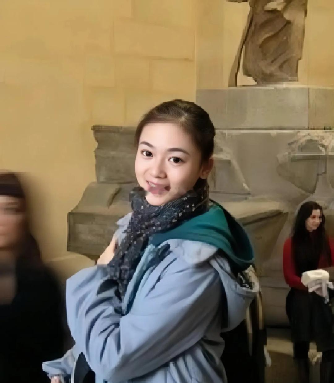 吴谨言艺考时的旧照，满满的婴儿肥，现在大红大紫了，完全不一样的气质 ​​​