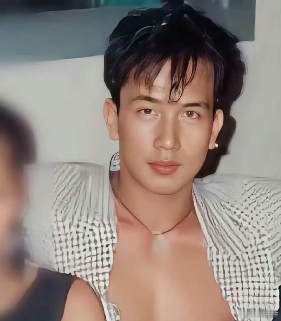 网友说90年代的具俊晔和黎明一个咖位，终于能理解大S为什么那么爱他了[笑cry]