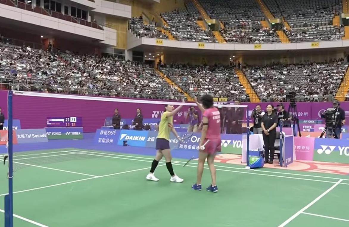 阮翠玲🇻🇳 21-15、21-18 🇮🇳胡达女单决赛：阮翠玲🇻🇳 v