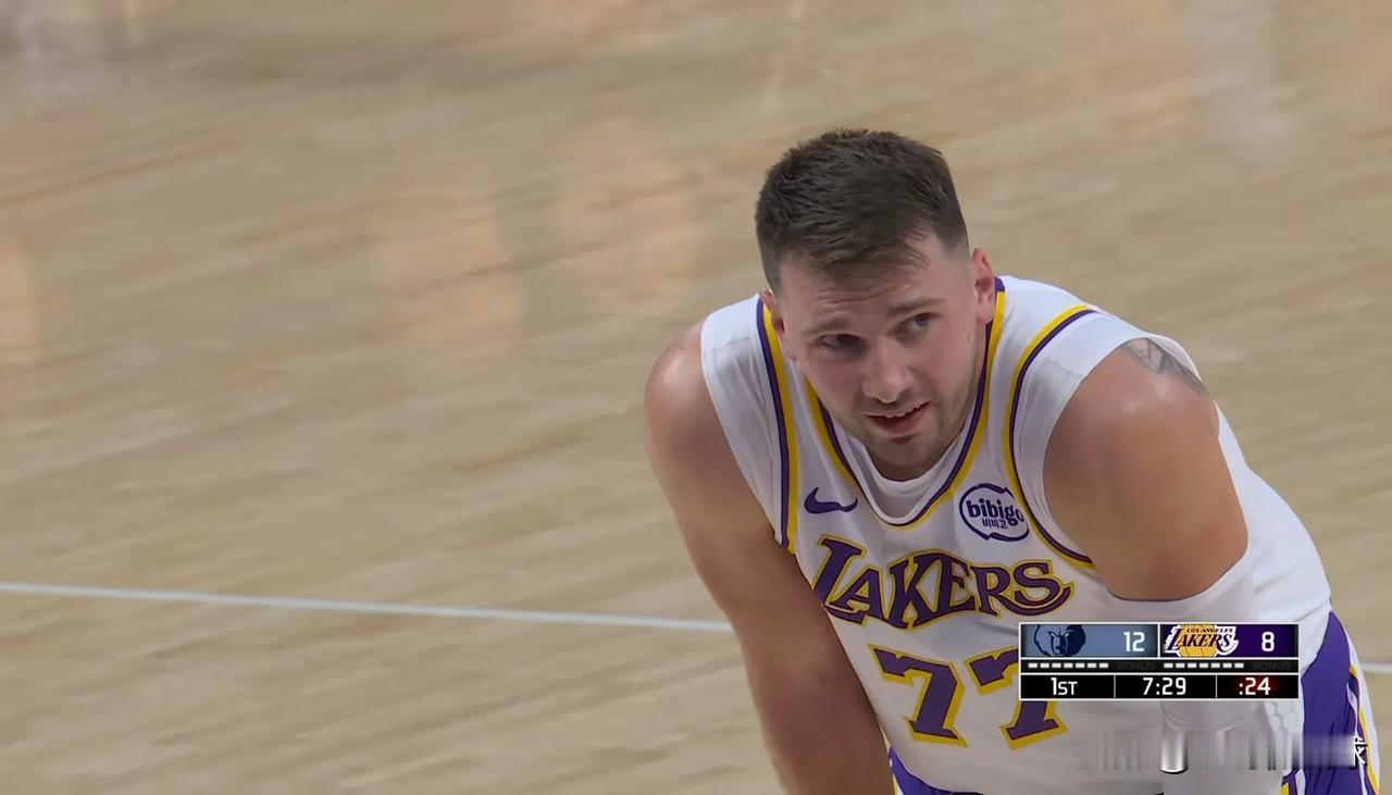 湖人超级球星东契奇真是太能罚球了！在今天湖人主场迎战灰熊的比赛中，目前双方半场战