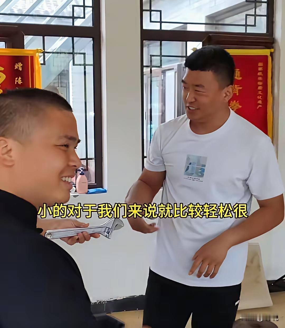 现在网络上流传某武缘打弯的扳手是道具，其实很好理解，也很容易接受！毕竟一个钢铁扳