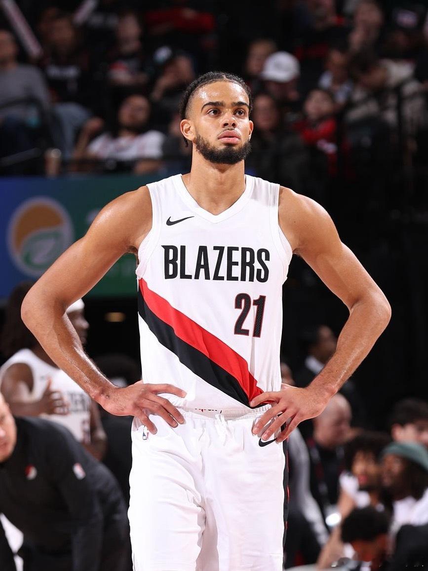 开拓者裁掉小前锋拉扬-吕佩尔。21岁法国球员，2023年次轮43顺位被开拓者选中