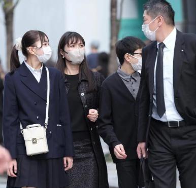 有个在日本的朋友回国了，我曾问他：“现在局势紧张，日本人怕打仗吗？“ 他摇摇头说