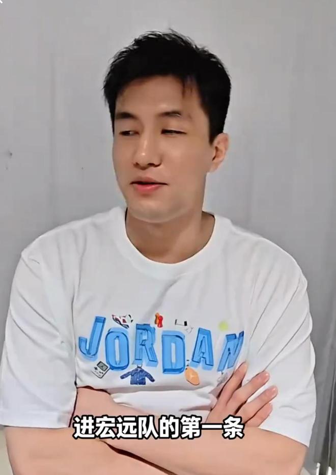 郭艾伦调侃杜锋，我不怕骂人，广东签下我吧
今日，在直播间郭艾伦和朱芳雨对话，朱芳