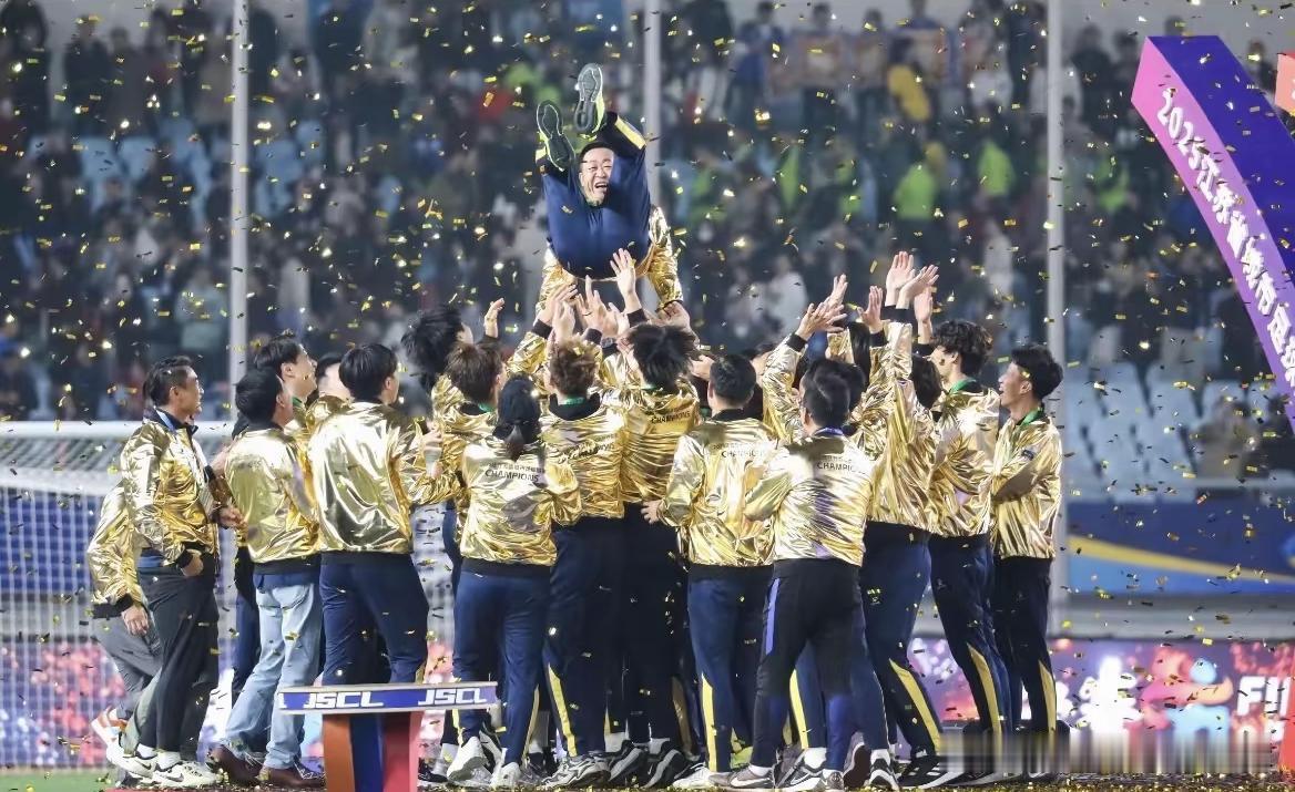 苏超决赛转播没有播出的场面，不想看到这个情景的，绝对不止南通球迷。