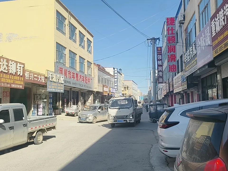 米各庄是集保温，汽配一体的一个大乡镇，经济发达，人流密集，比起附近的几个乡镇算的