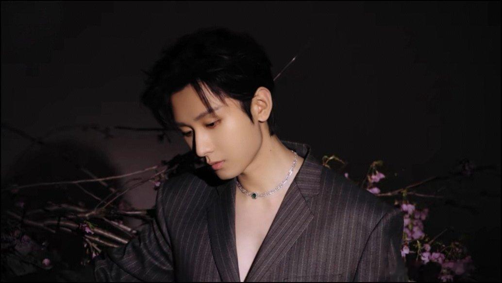 你身上的教养藏在每一个小细节里，待人谦和，处事稳重，成毅值得被好好对待。成毅长安