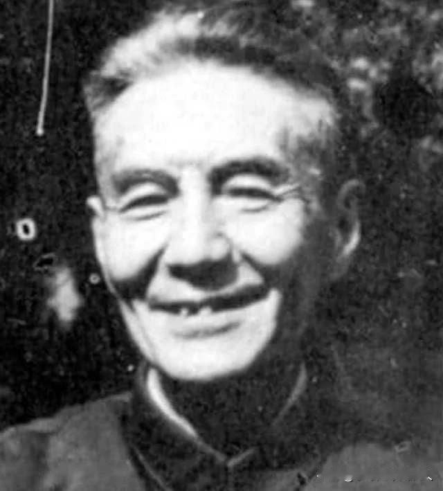 卢浚泉（1899—1979），云南省昭通县人，彝族。 1922 年入云南陆军讲武