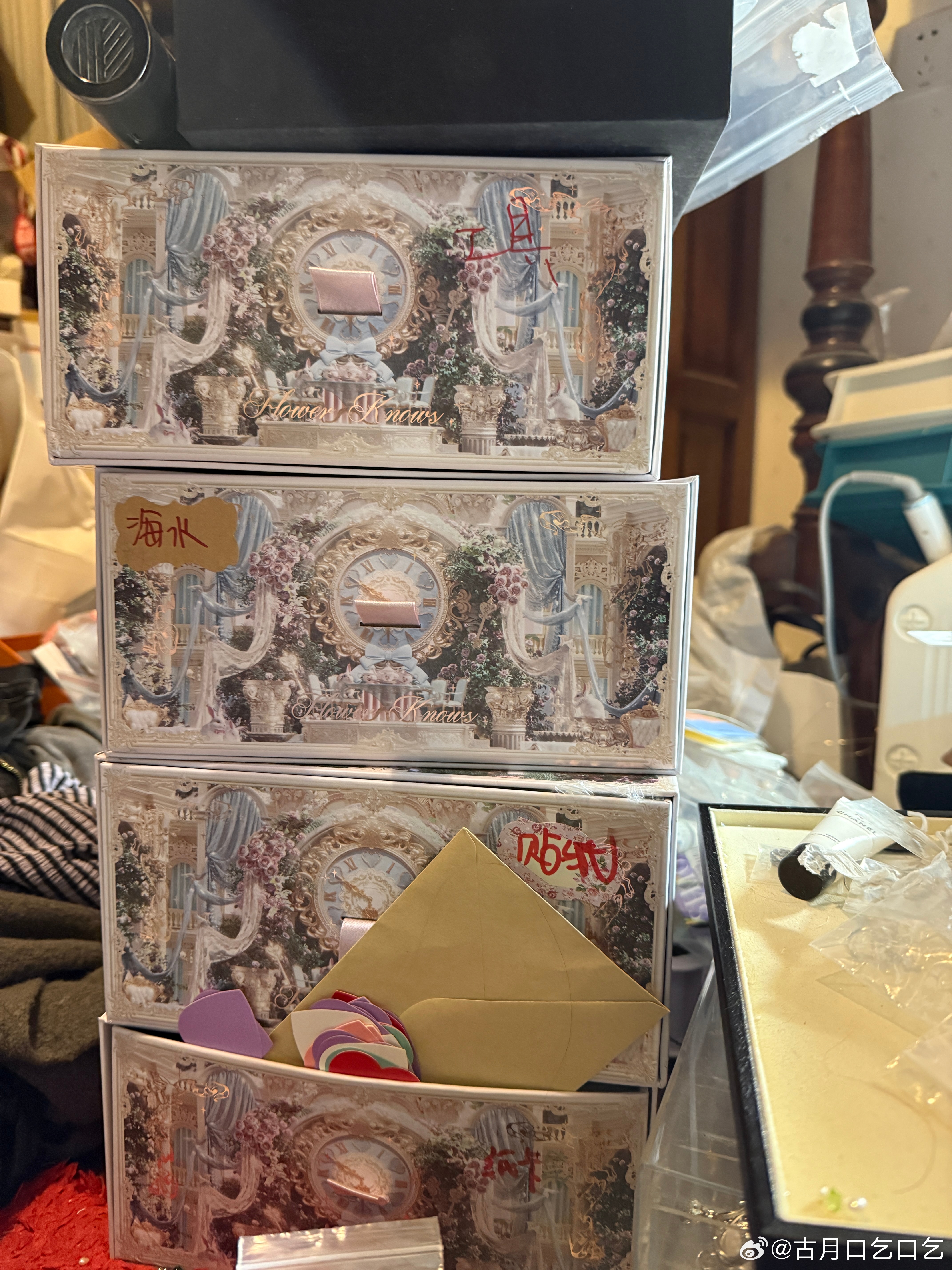 这两天整理了工作室，都收纳了满满十箱子怎么还是到处都是东西还要再买十个 
