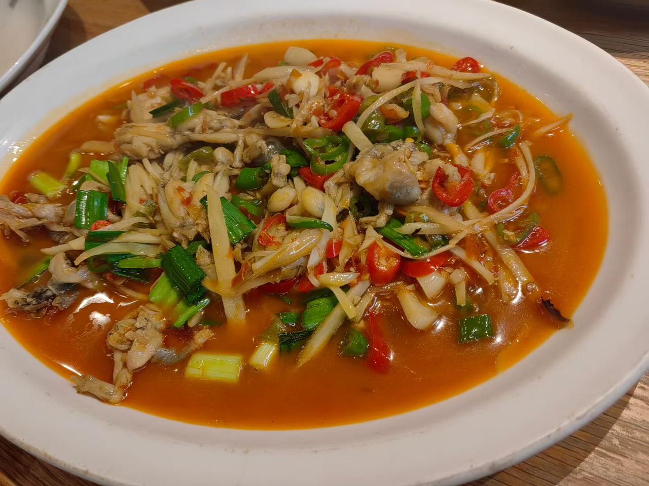 昨晚东直门三样菜的仔姜蛙让我颇为失望。仔姜成了老姜，索然乏味。心心念念想吃的菜，