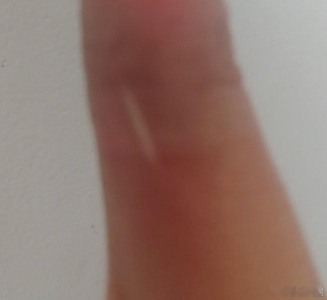 今天台风天搬砖干活手指都磨出水泡了，然后随便塞点在嘴里，还没吃到饭，但是看到有成