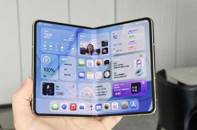 苹果首款折叠屏iPhone Ultra，居然要做成业内最容易维修的折叠屏手机。