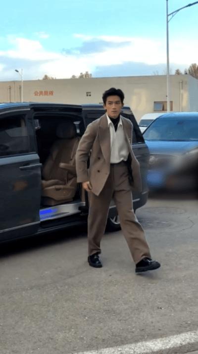 王星越正是憋不住笑的年纪 哈哈哈哈王星越中国网络视听年度盛典路透，也被古风小女子