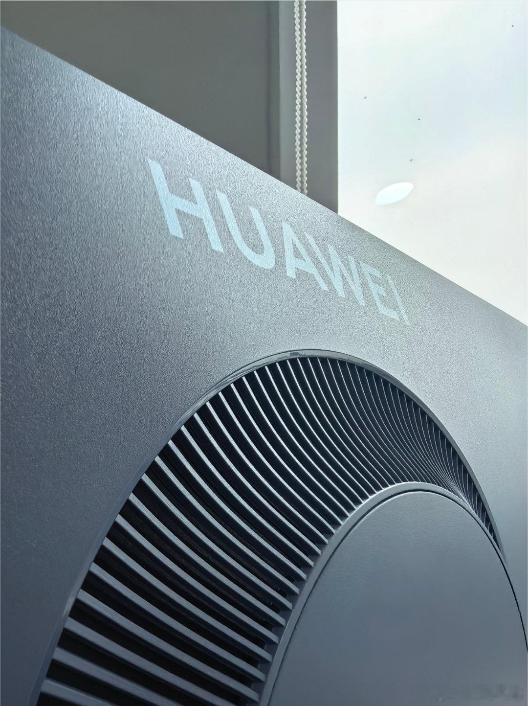 华为MateViewGT来了，不是，这也太帅了吧，还有华为SOUND标识以及云晰