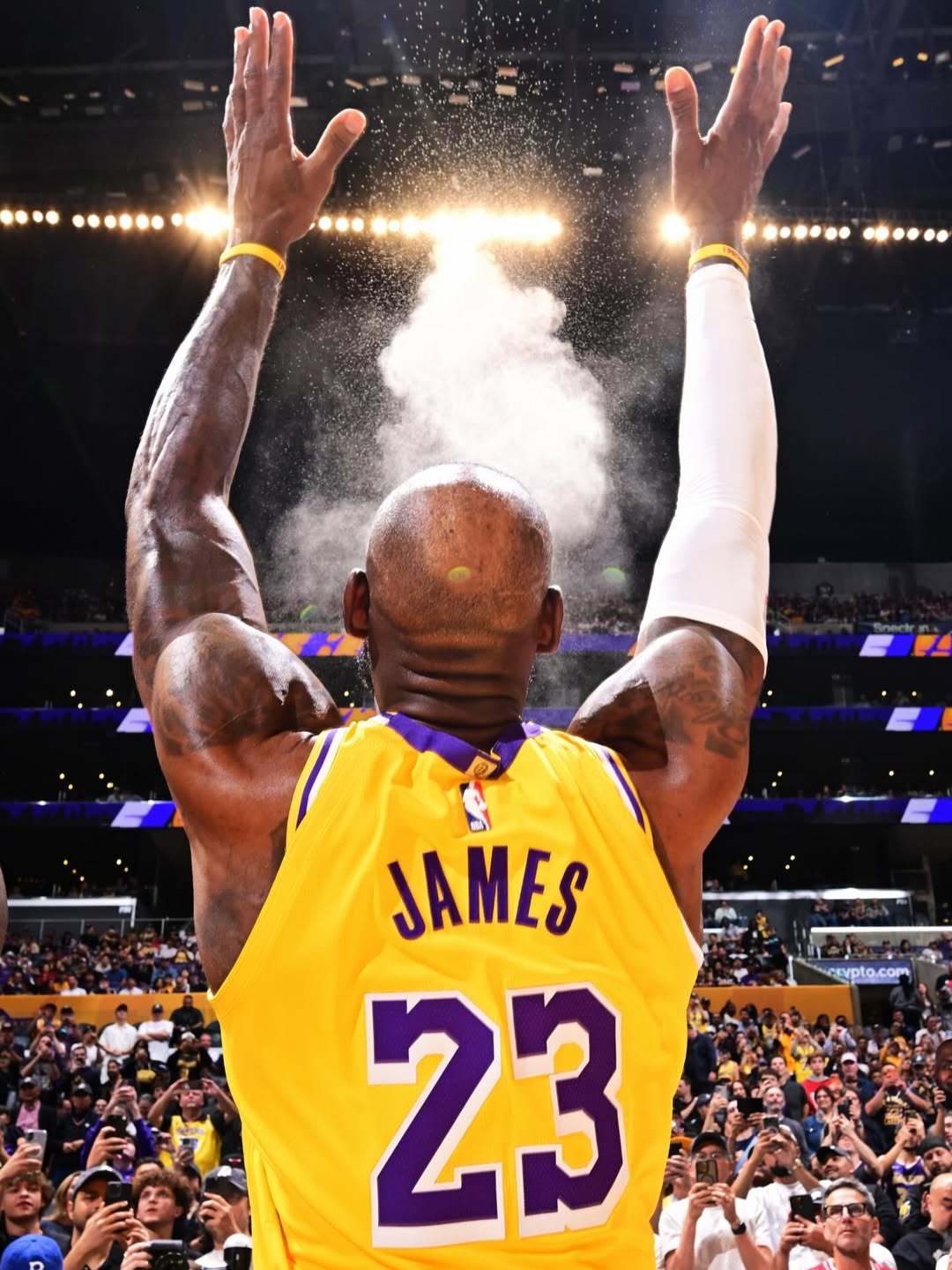 GOAT！可能是今日最帅的一张！👑 