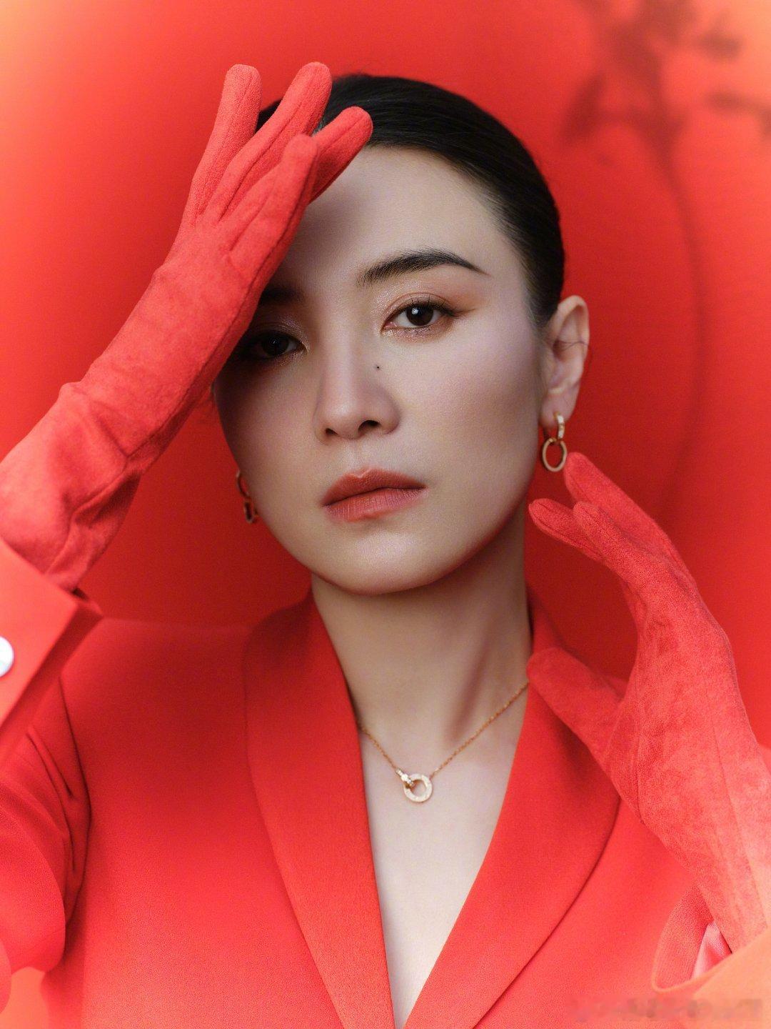 宋佳只有高跟鞋不是红色 老公姐 女王感[舔屏][舔屏] 