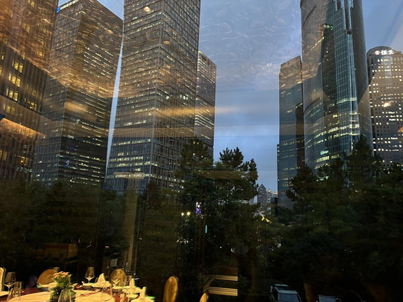 蟹仙画宴，蟹百宴，叙宴，浦江荟……吃完了比较一下，我还是喜欢浦江荟～除了没有跳舞