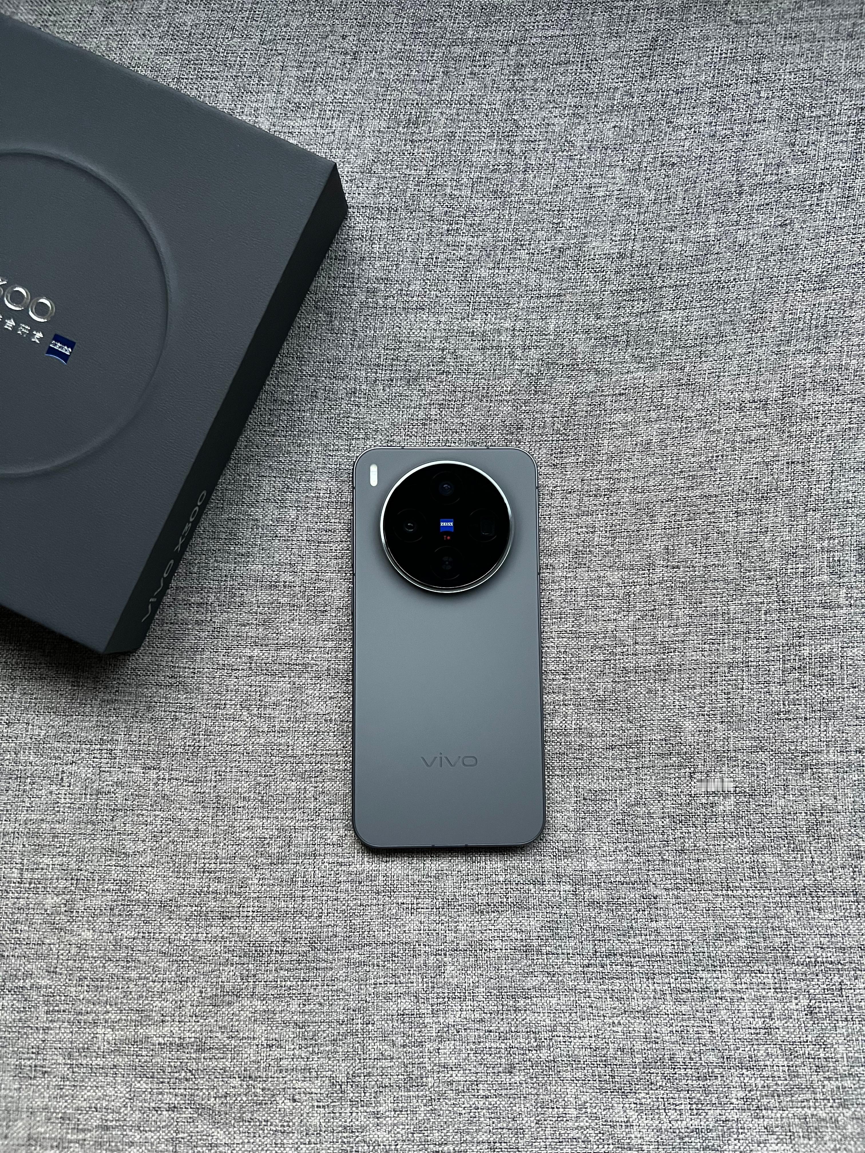 vivo X300 16+512G 黑色，99新全套，电池效率100，带1年后盖